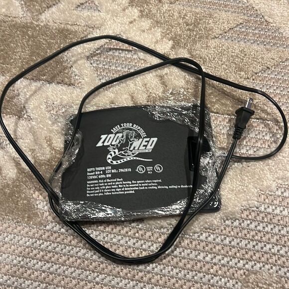 Zoomed under tank heating pad - Picture 2 of 3